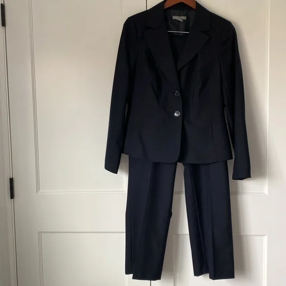 Ann Taylor navy pantsuit women’s 10/10P - Picture 2 of 12